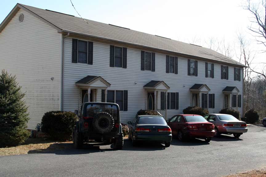 6 units 4 are townhomes and 2 basement garden apartments